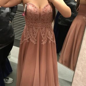 Gorgeous Pink Von Maur Prom dress